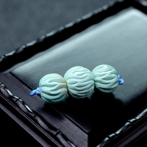 中高瓷浅蓝绿松石雕刻珠（三件）--绿松石-F224518C05002