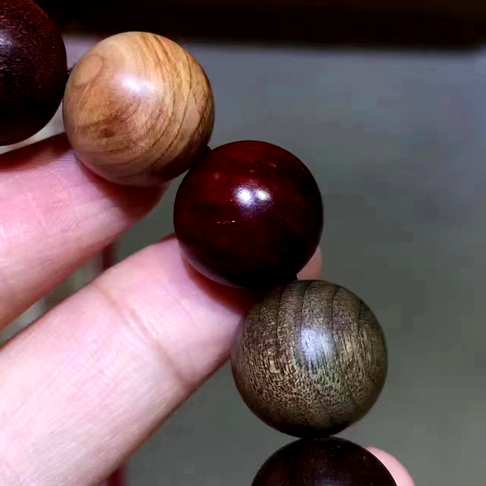 一串拥有15种红木材质红木标本～七彩多宝珠15mm手串！