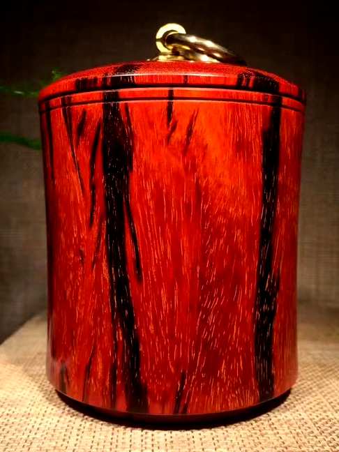 小叶紫檀“茶叶罐” 一木所制 鸡血红火焰一流材质 实心料挖空