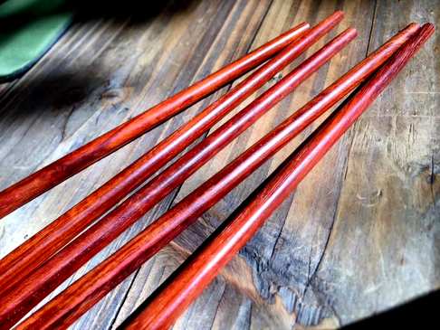 筷子在中国具有悠久的历史文化。小叶紫檀【木筷】原木￥68