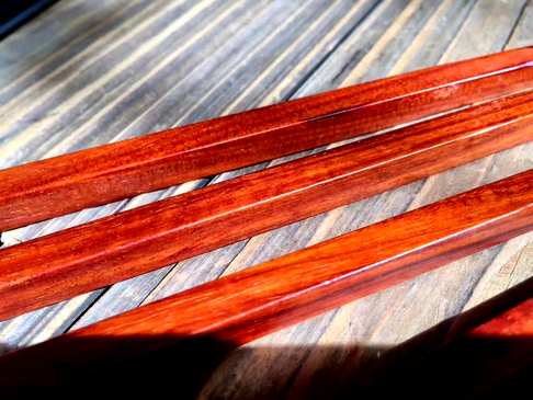 筷子在中国具有悠久的历史文化。小叶紫檀【木筷】原木￥68