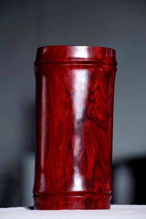 小叶紫檀知足常乐笔筒10.3×9×19.5cm鸡血红材质