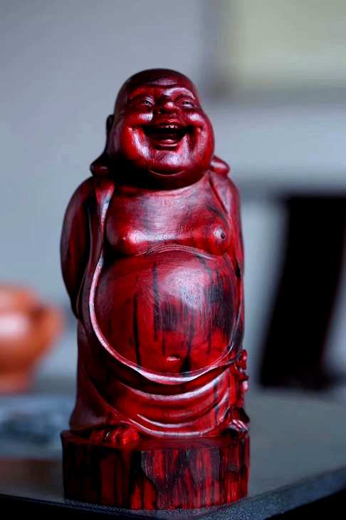 弥勒佛慈眉善目嬉笑颜开的弥勒形象散发着浓厚的喜乐之气在中国人心目中是非
