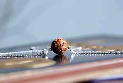 心与美的距离在于欣赏在于懂得印度老山檀香+银项链如意纹直径20m