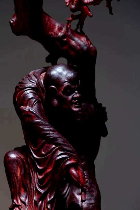 戏狮罗汉17×51cm3.5kg小叶紫檀手工雕刻艺术