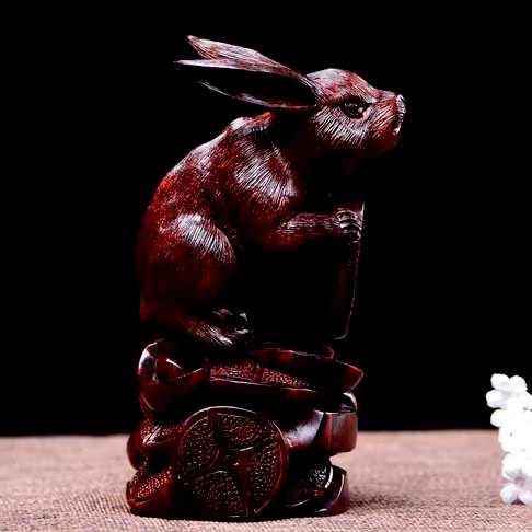 小叶紫檀“前途无量”雕刻小兔子俏皮可爱身下铜钱取谐音寓意钱兔前途